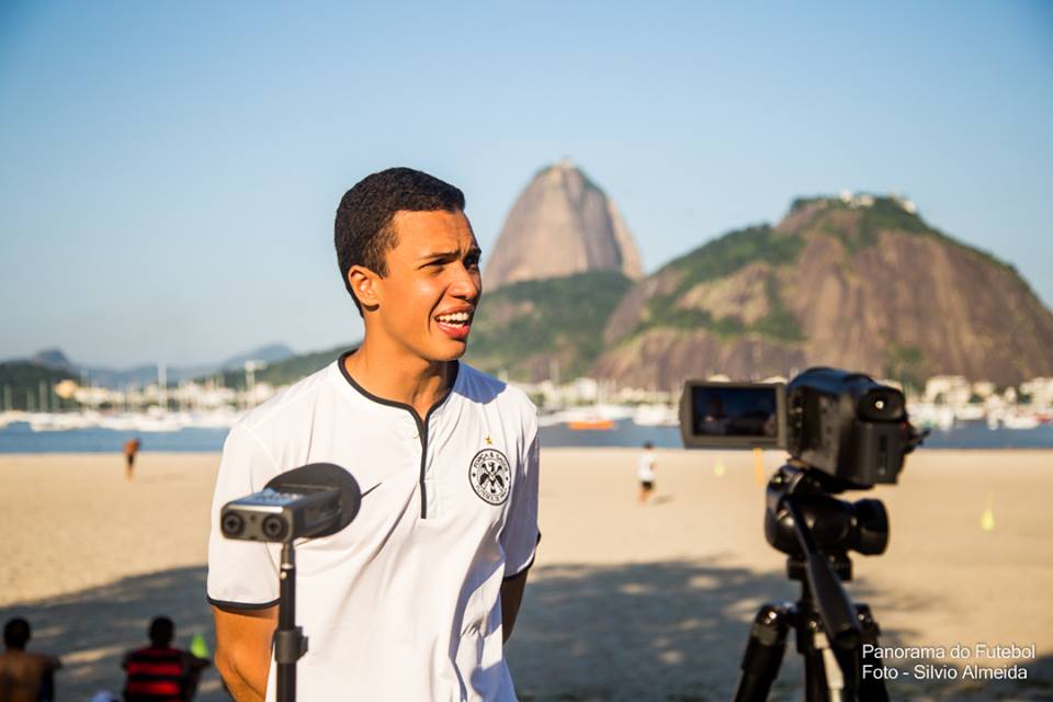 Futebol de praia na enseada de Botafogo (por Paulo-Roberto Andel)